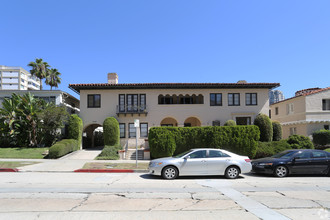 1016 Tiverton Ave in Los Angeles, CA - Building Photo - Building Photo