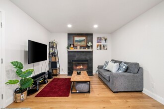 6780 Koster Way in Elk Grove, CA - Building Photo - Building Photo