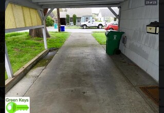 9570 N Polk Ave in Portland, OR - Building Photo - Building Photo