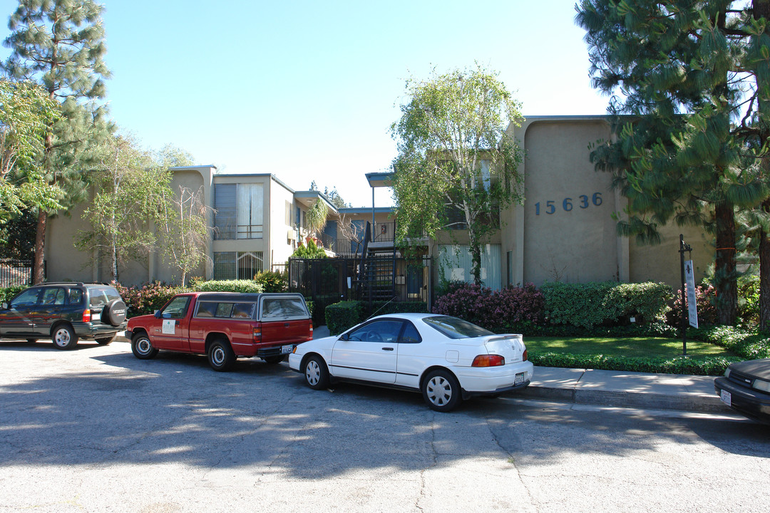 15636 Valerio St in Van Nuys, CA - Building Photo