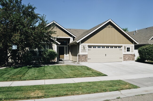3569 S Pompei Ave in Meridian, ID - Foto de edificio - Building Photo