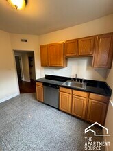 2440 N Hamlin Ave in Chicago, IL - Building Photo - Building Photo