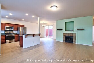 10568 SW Washington St in Portland, OR - Building Photo - Building Photo