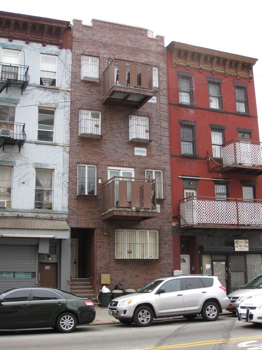 682 Myrtle Ave in Brooklyn, NY - Building Photo