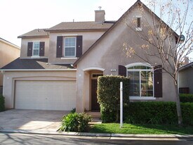626 W Lisbon Ln in Clovis, CA - Building Photo