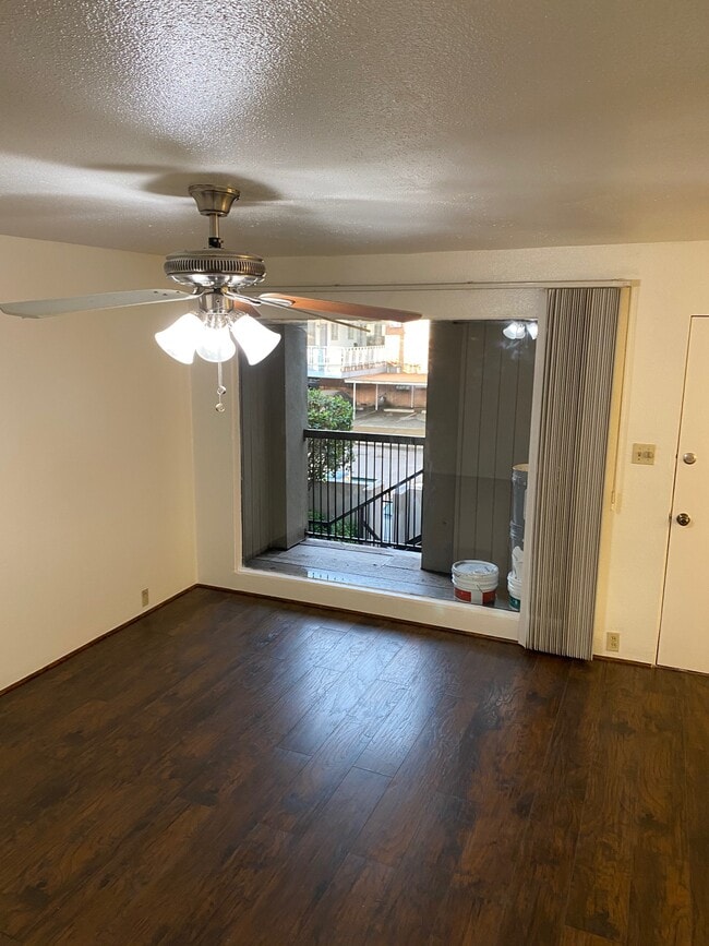 2001 Branard St, Unit 10 in Houston, TX - Building Photo - Building Photo