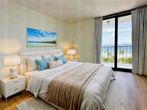 2625 Collins Ave, Unit 607 in Miami, FL - Foto de edificio - Building Photo