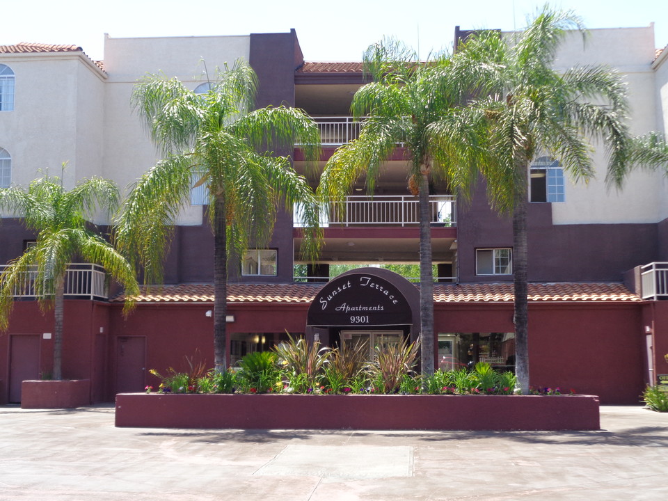 Sunset Terrace Apartments Homes in Panorama City, CA - Foto de edificio