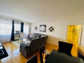 135 Washington Ave, Unit top floor in Rutherford, NJ - Foto de edificio - Building Photo