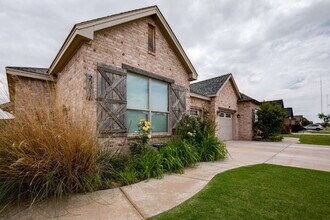 2001 102nd St in Lubbock, TX - Building Photo - Building Photo