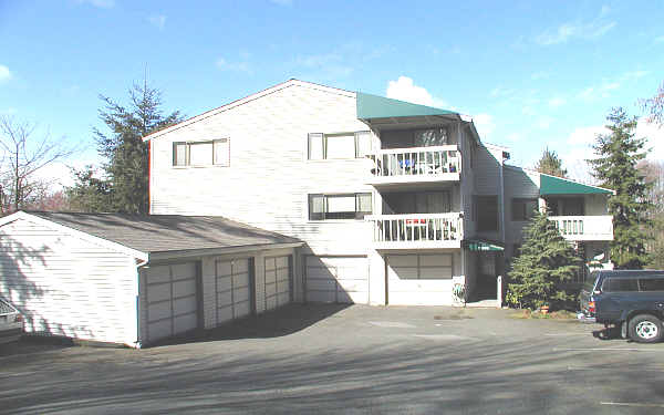 21308 52nd Ave W in Mountlake Terrace, WA - Foto de edificio