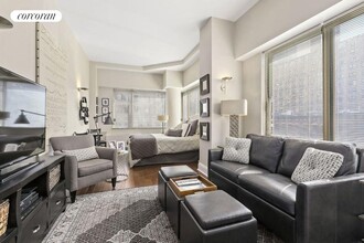 350 W 50th St in New York, NY - Building Photo - Building Photo