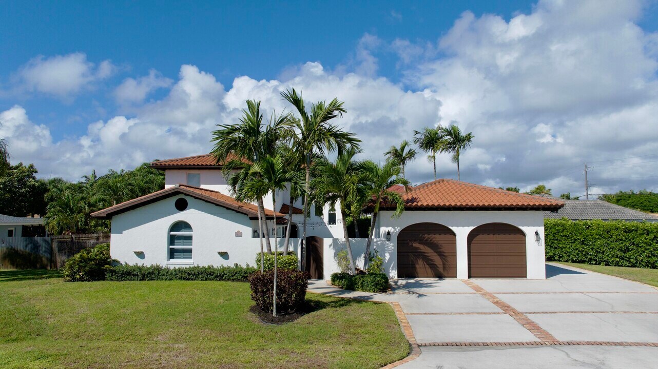 6401 Travis Rd in West Palm Beach, FL - Building Photo