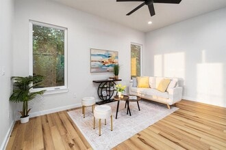 2309 Montopolis Dr in Austin, TX - Building Photo - Building Photo