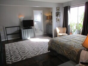 3450 Effie St, Unit Guest House in Los Angeles, CA - Foto de edificio - Building Photo