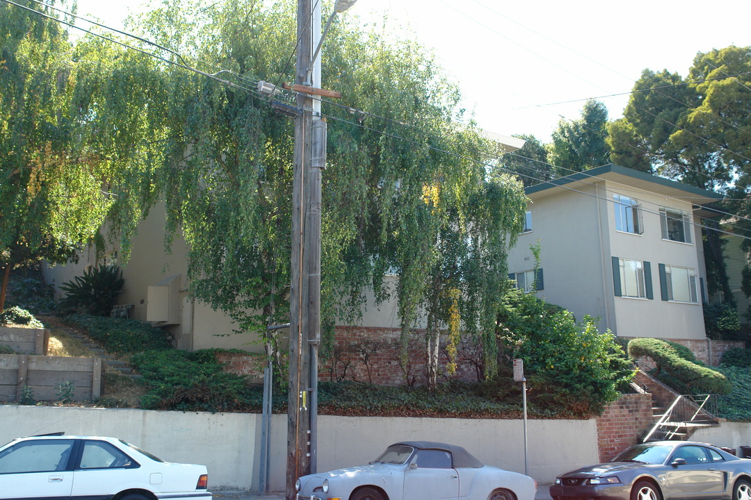 190-200 Orange St in Oakland, CA - Building Photo