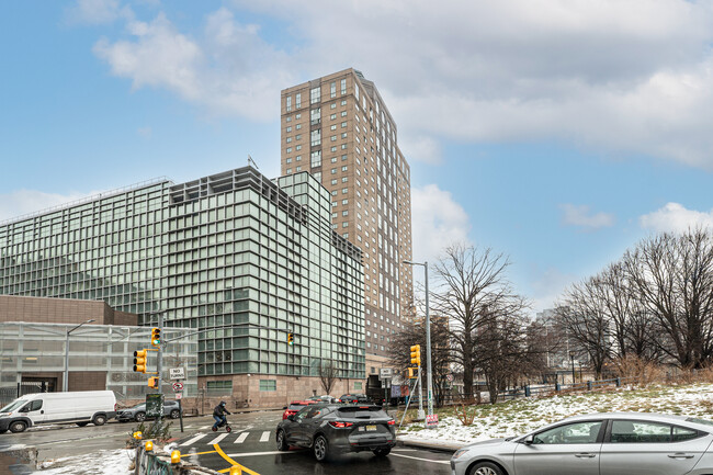 90 Sands in Brooklyn, NY - Foto de edificio - Building Photo