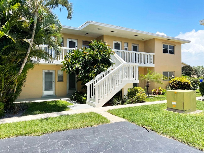 2111 NE 1st Ct in Boynton Beach, FL - Building Photo - Building Photo
