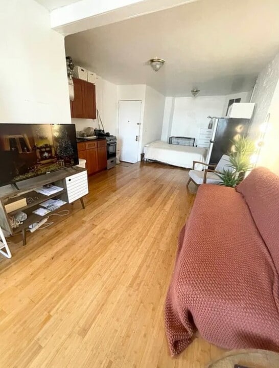 195 Bedford Ave, Unit 15 in Brooklyn, NY - Building Photo
