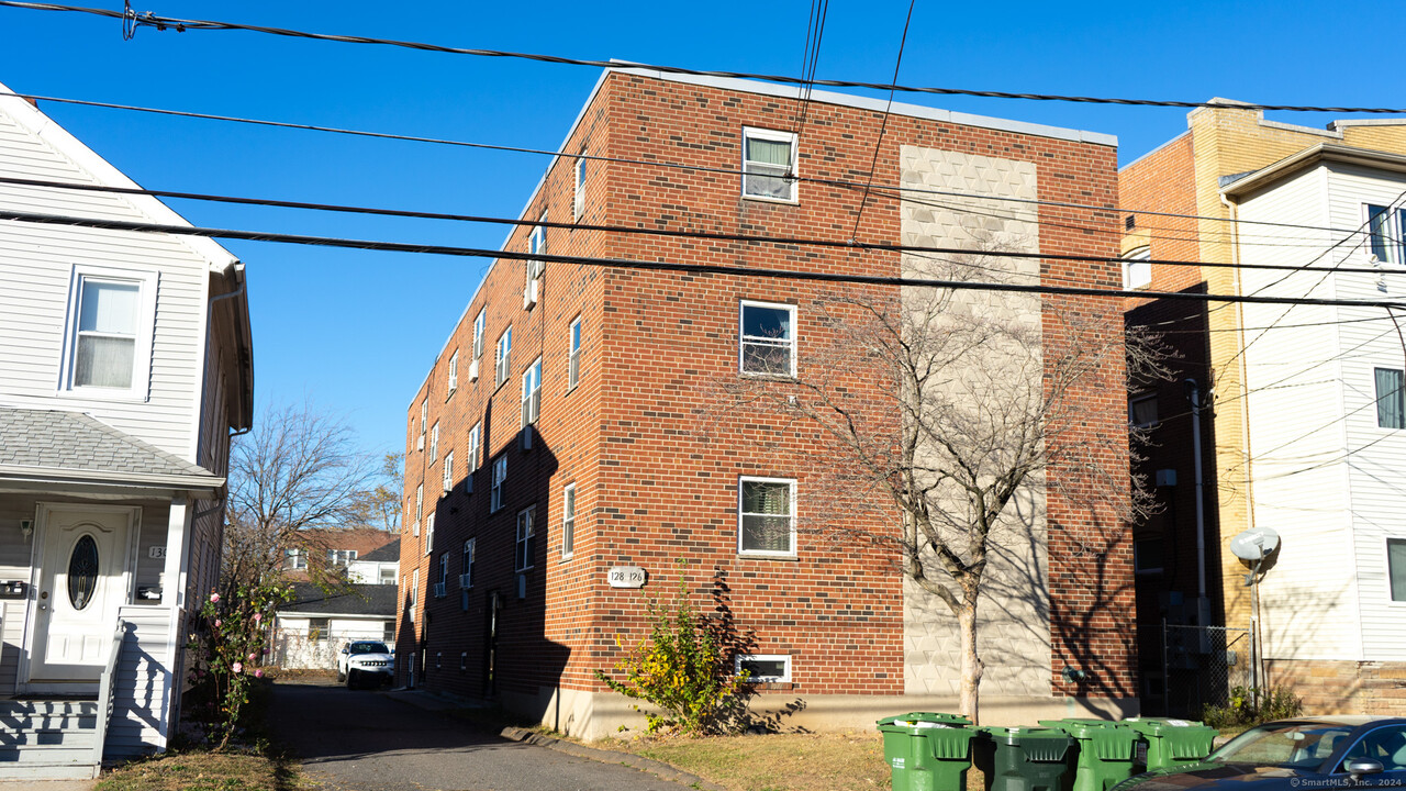 128 South St in Hartford, CT - Building Photo