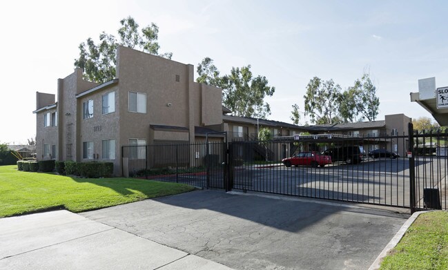 Avalon Court in San Bernardino, CA - Building Photo - Building Photo