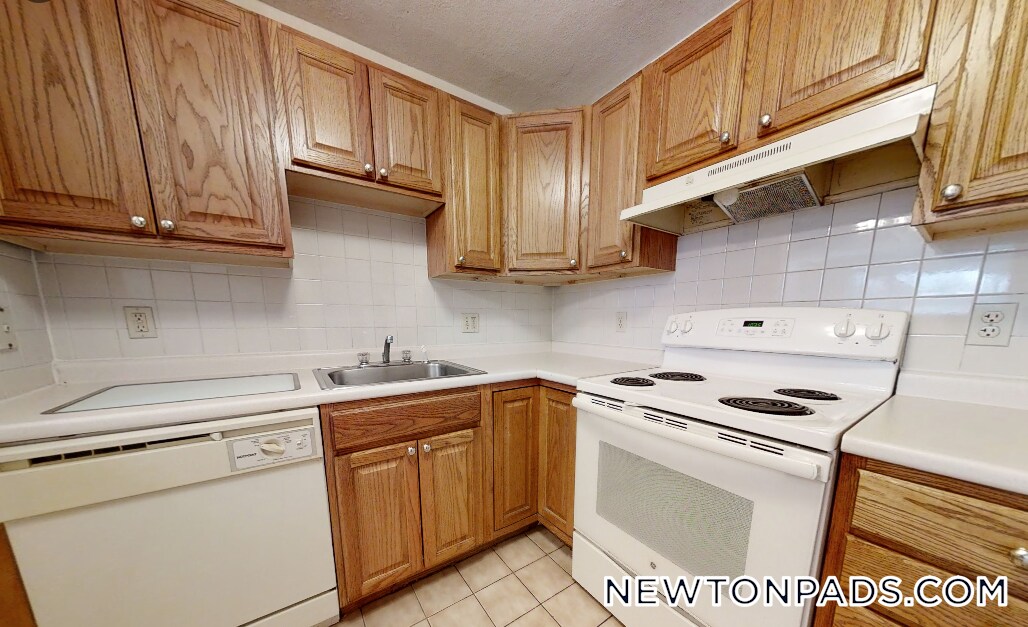 278 Grove St in Newton, MA - Foto de edificio