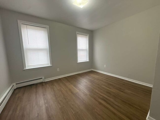 886 Dixwell Ave, Unit 2L in Hamden, CT - Foto de edificio - Building Photo