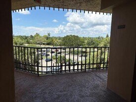 4640 Lucerne Lakes Blvd W in Greenacres, FL - Building Photo