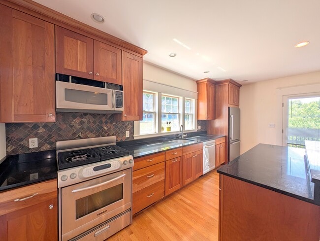 91 Burget Ave, Unit 2
