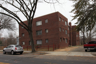 5509 Nannie Helen Burroughs Ave NE Apartamentos