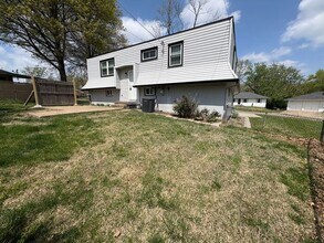 11912 Beacon Ave in Grandview, MO - Building Photo - Building Photo