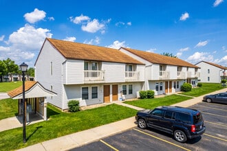 KSU East Townhomes - Student Housing in Kent, OH - Building Photo - Building Photo