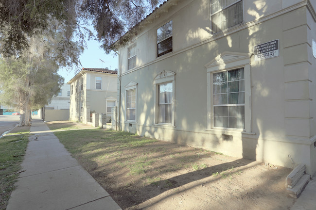 1825 Westmoreland Ave in Los Angeles, CA - Building Photo - Building Photo