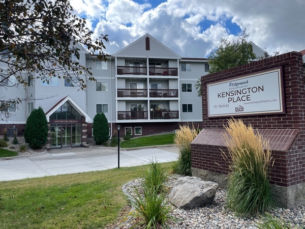 Kensington Place in Grand Forks, ND - Building Photo