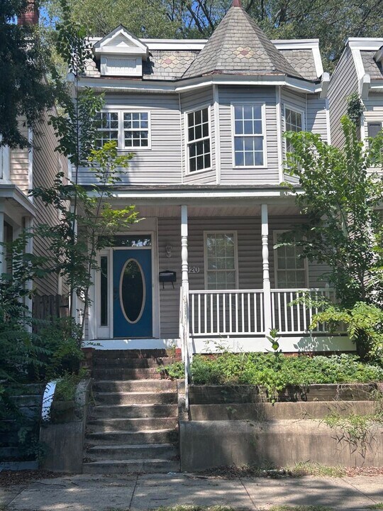 2020 Parkwood Ave in Richmond, VA - Building Photo