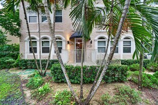 928 Bird Rd in Coral Gables, FL - Building Photo