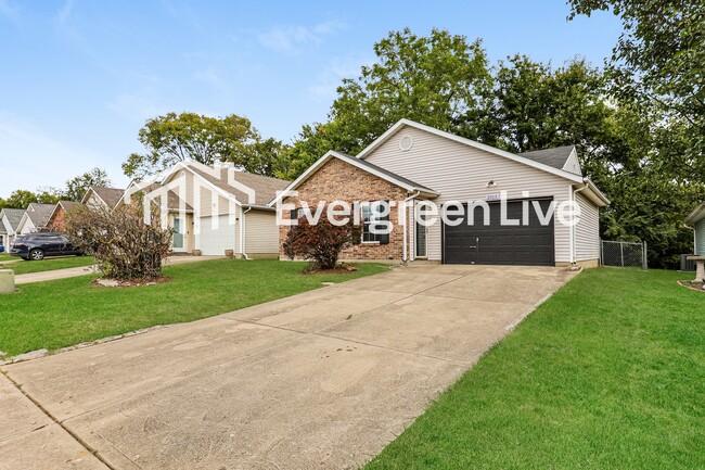 2013 Monarch Dr in Middletown, OH - Building Photo - Building Photo