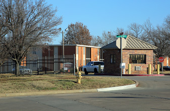 Trinity Trails Apartments in Tulsa, OK - Building Photo - Building Photo