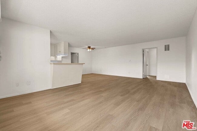 15540 Moorpark St in Los Angeles, CA - Building Photo - Building Photo