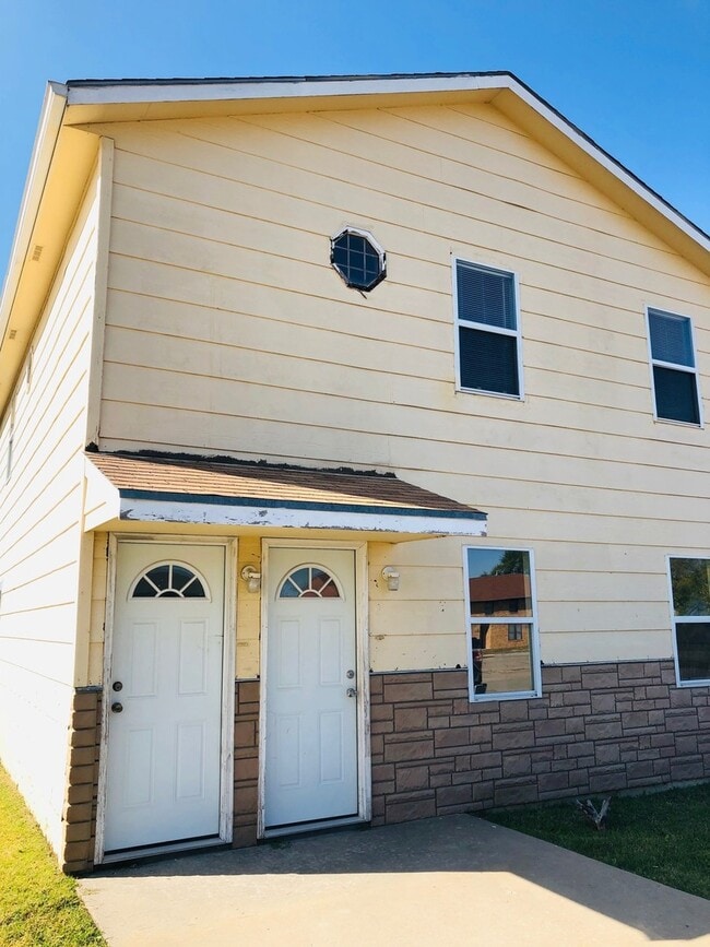 property at 902 Windwood Dr