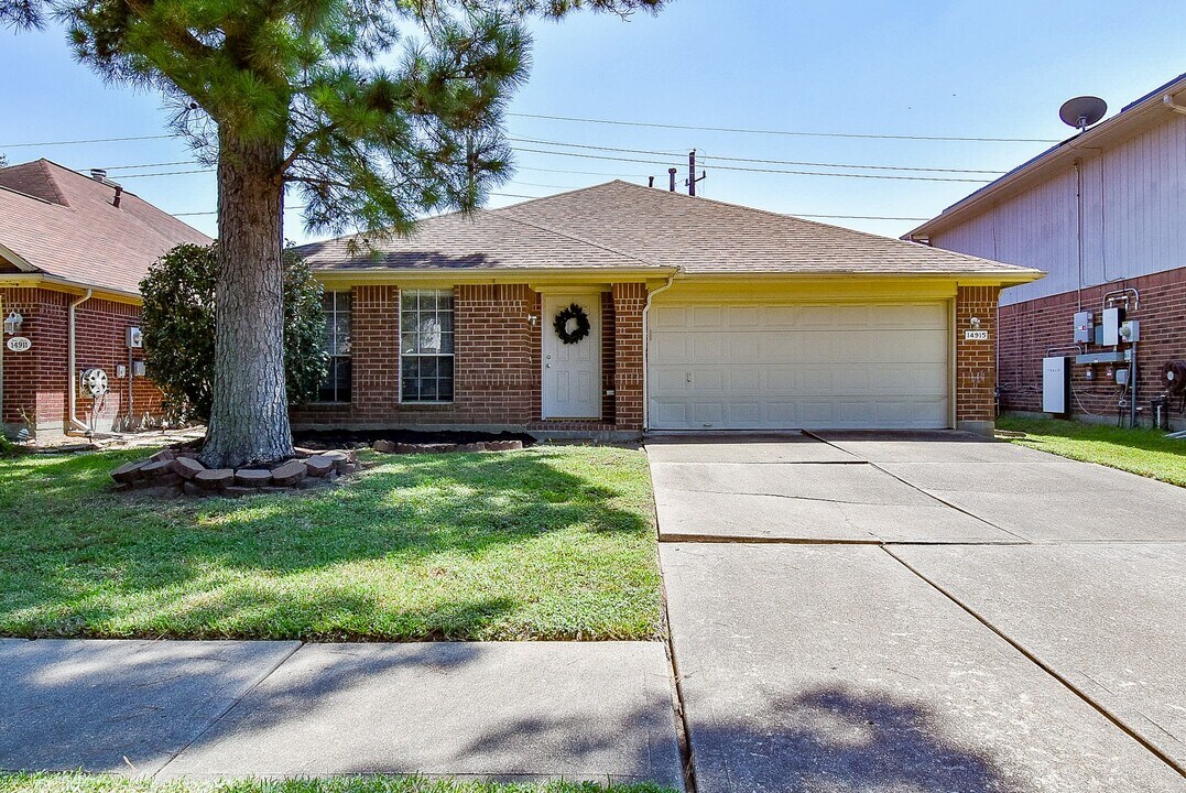 14915 Willow Hearth Dr in Houston, TX - Foto de edificio