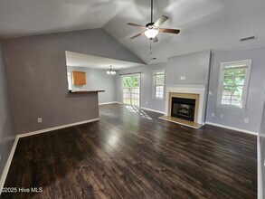 2013 W T Whitehead Dr in Jacksonville, NC - Building Photo - Building Photo