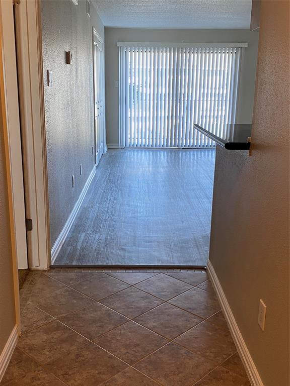 311 Yacht Club Ln in Seabrook, TX - Foto de edificio - Building Photo