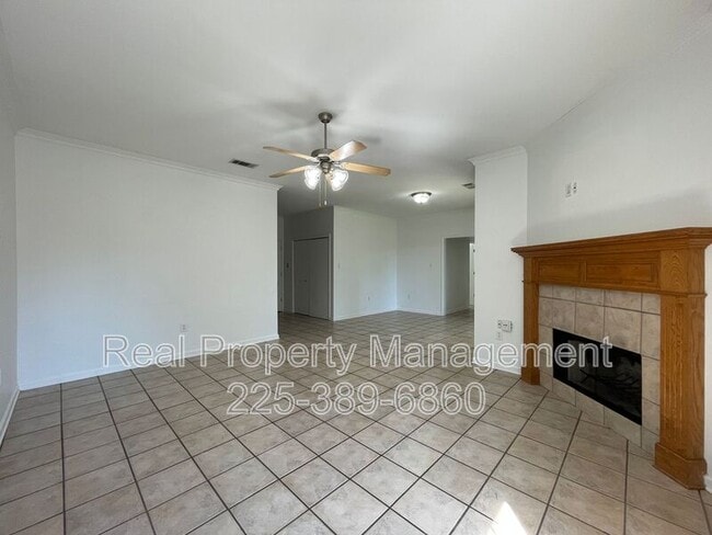 9382 Pecan Tree Dr in Baton Rouge, LA - Building Photo - Building Photo