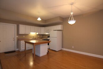 2105 14th St in Coralville, IA - Building Photo - Building Photo