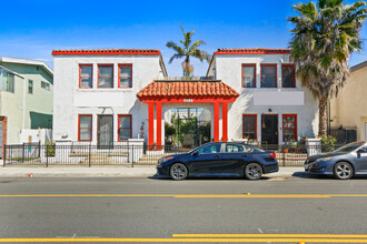 1045 E 4th St in Long Beach, CA - Building Photo - Primary Photo