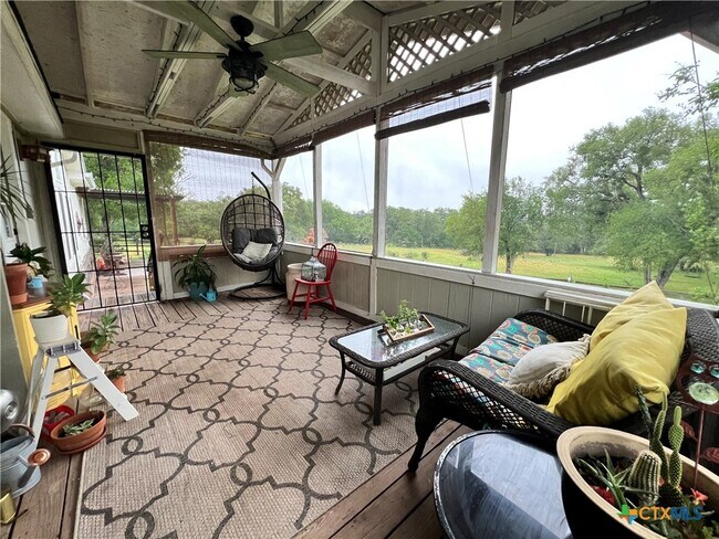 735 Oak Meadows in San Marcos, TX - Building Photo - Building Photo