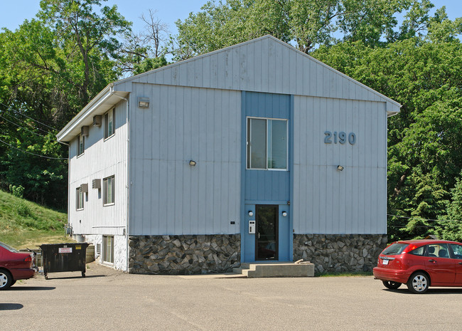 2190 Robbins St in St. Paul, MN - Foto de edificio - Building Photo