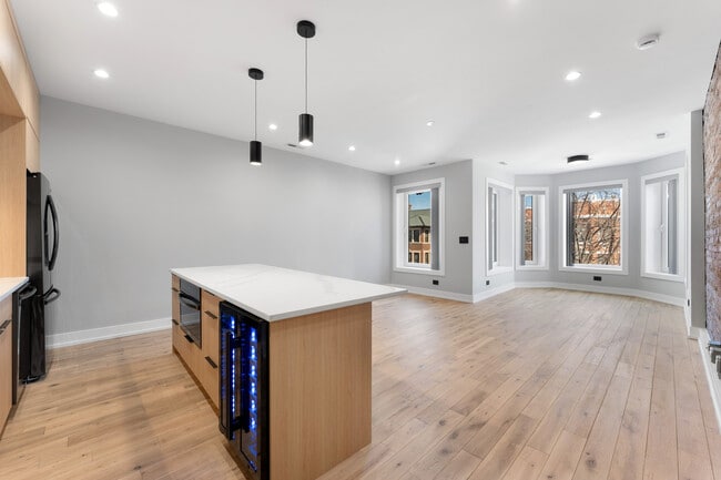 7726 N Eastlake Terrace in Chicago, IL - Building Photo - Building Photo