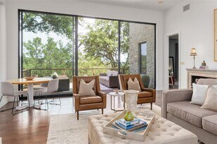 2102 Paisano Rd in Austin, TX - Building Photo